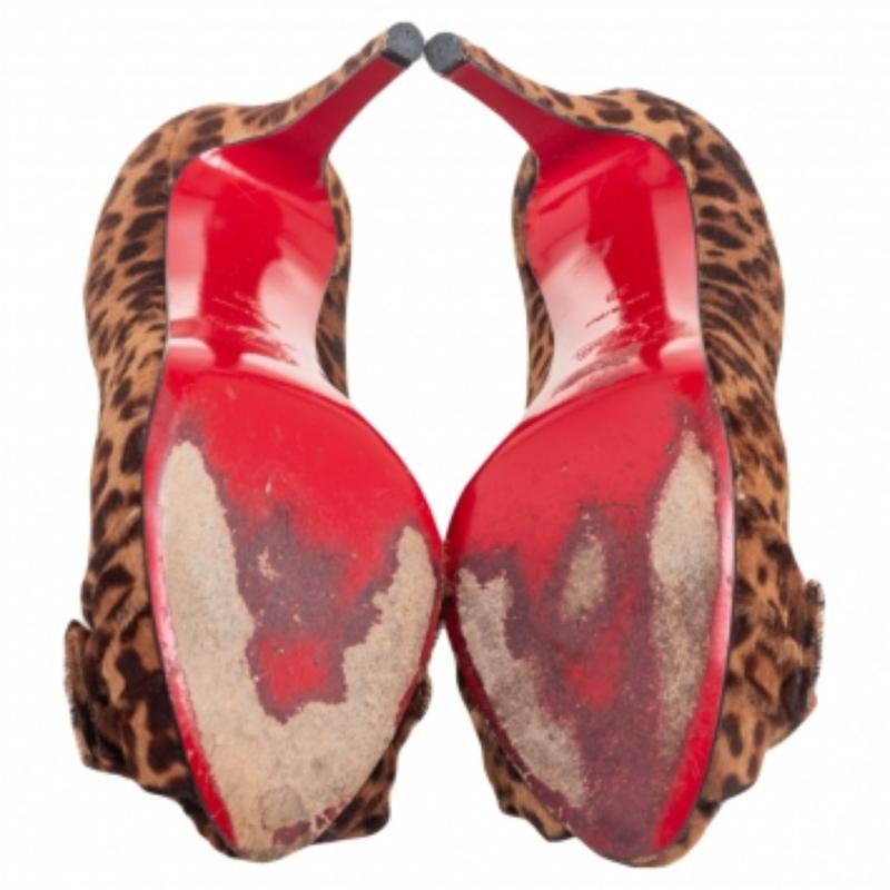 Christian Louboutin Brown Animal Print Calf Hair Knotted Peep Toe Pumps Talla 39 en venta 2