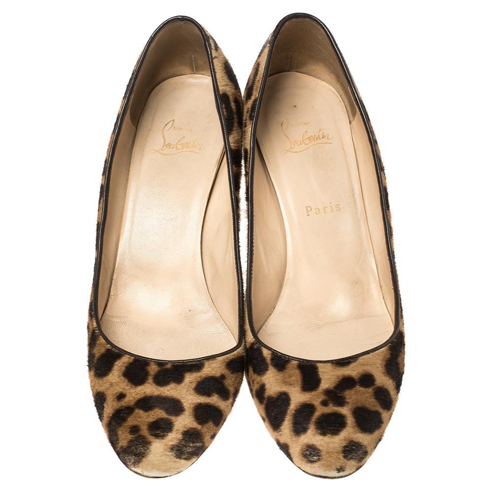 Take your love for Louboutins to new heights by adding this gorgeous pair to your collection. These pumps simply speak high fashion in every stitch and curve. The exteriors come made from leopard printed calf hair and the pumps are finished with 7