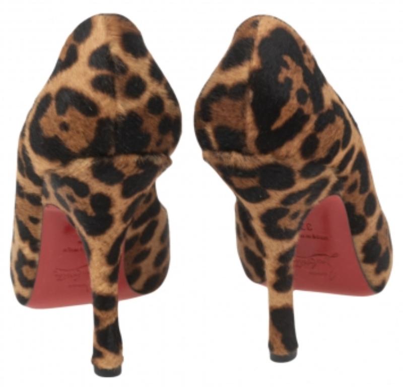 Christian Louboutin Bombas Maryl de pelo de becerro con estampado de leopardo marrón/beige Talla 37 en venta 1