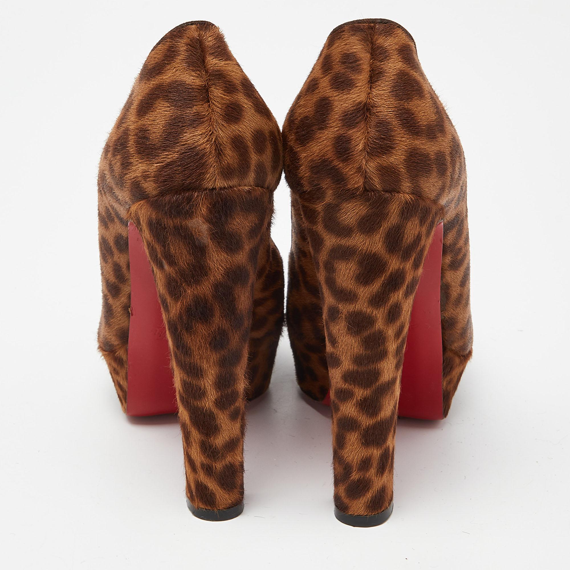 Christian Louboutin Brown Kalb Haar Animal Print Plateau Pumps Größe 37,5 im Angebot 3