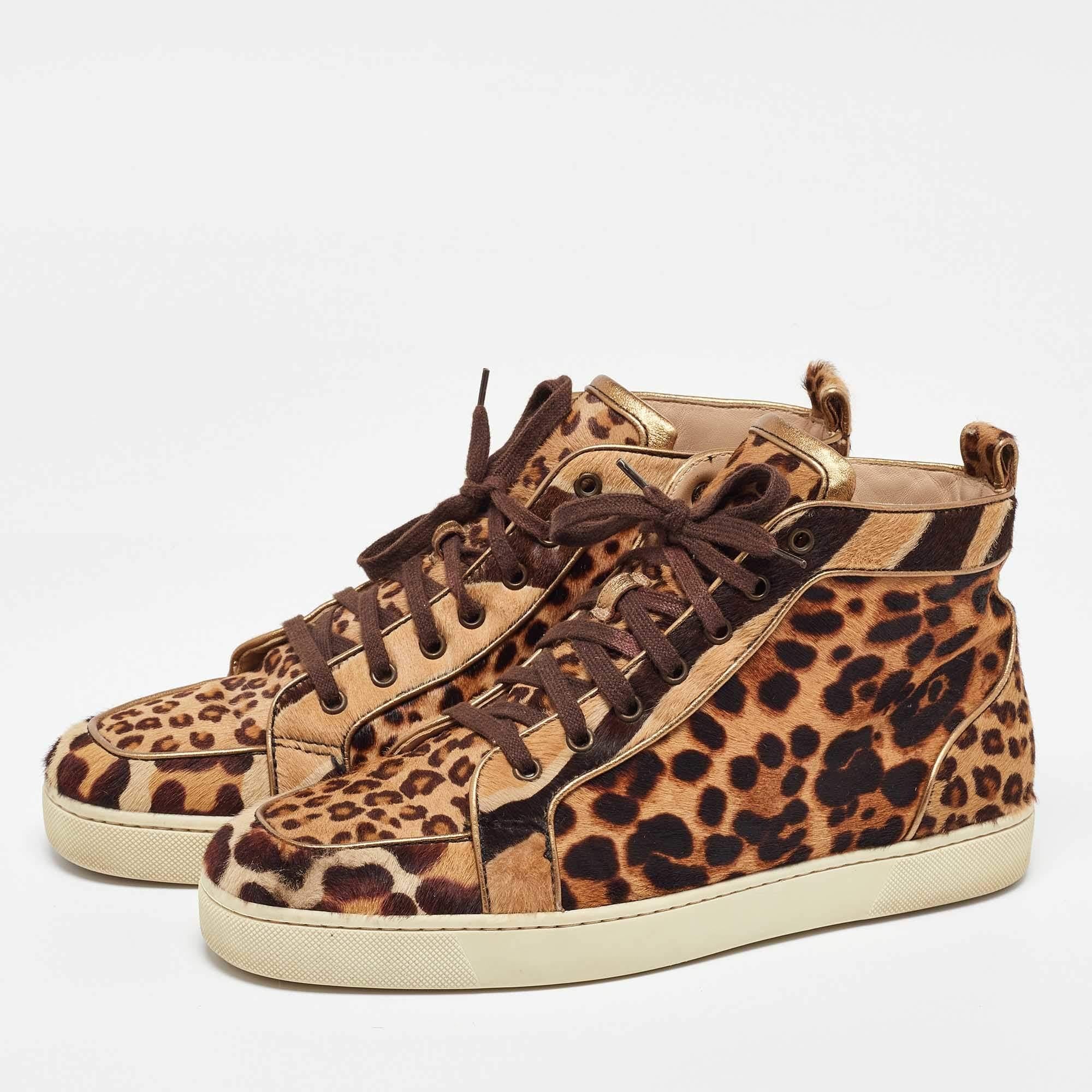 Con una silhouette classica, queste sneakers firmate sono una combinazione perfetta di lusso, comfort e stile. Queste sneakers sono progettate con dettagli firmati e solette confortevoli.