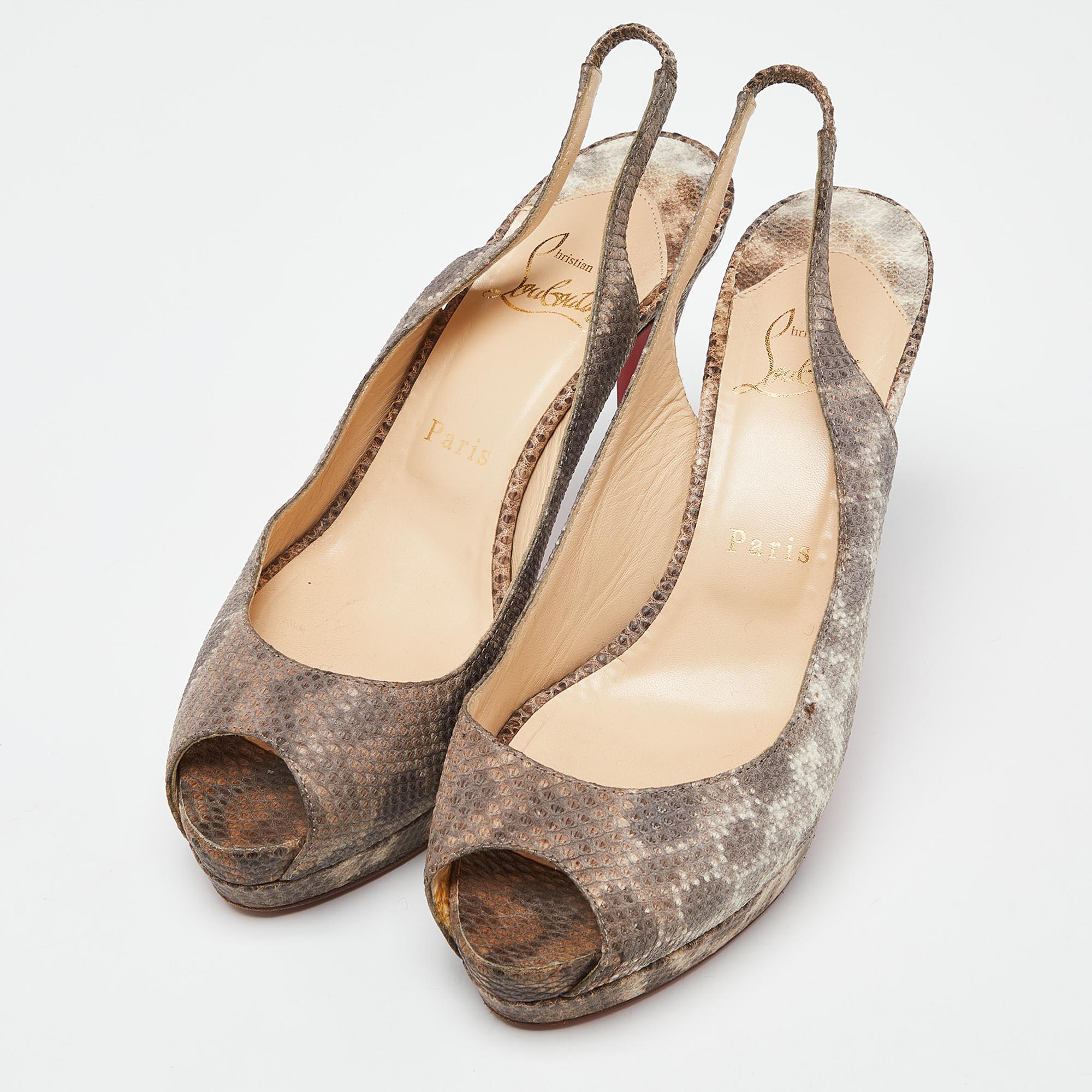 Faites preuve de chic avec ces escarpins de créateur. Elles présentent des talons robustes et des semelles durables, parfaits pour vos sorties à la mode !