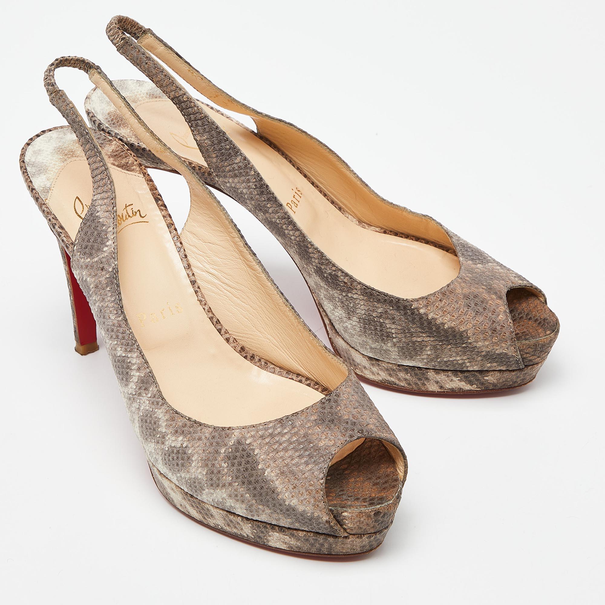 Christian Louboutin Brown Peep Toe Slingback Pumps Size 37.5 Bon état - En vente à Dubai, Al Qouz 2