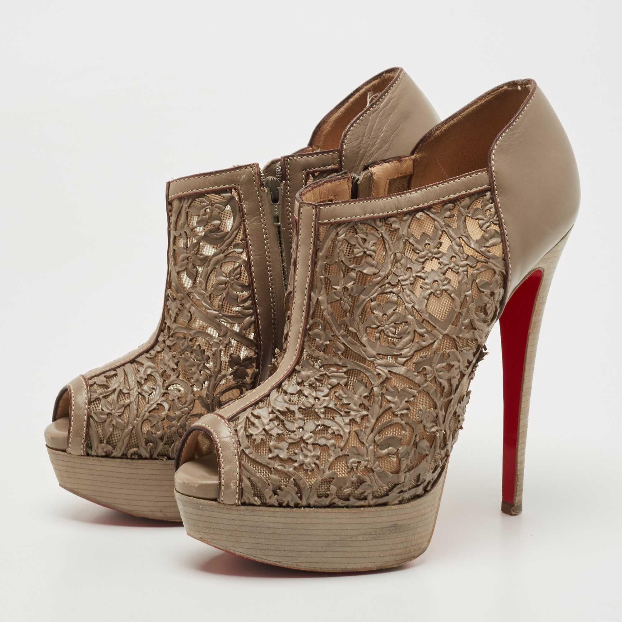 Women's Christian Louboutin Brown Laser-Cut Pampas 150 Peep Toe Ankle Boots Size 36.5 For Sale
