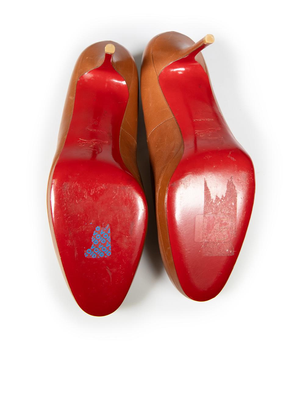 Christian Louboutin Pumps in pelle marrone con punta a mandorla misura IT 39,5 In condizioni ottime in vendita a London, GB