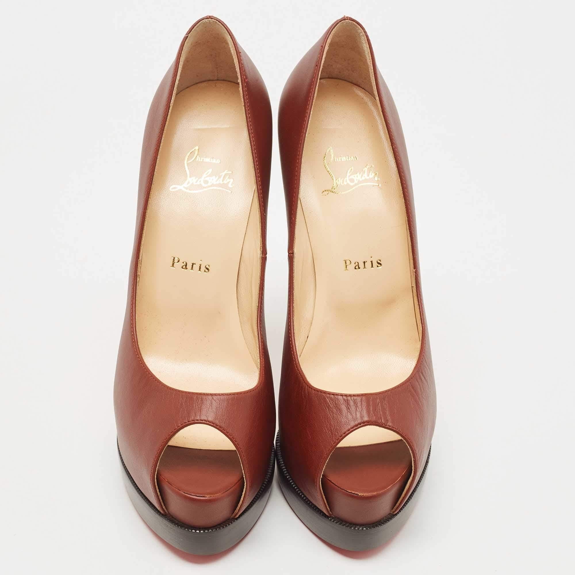 Pump shoes for women are a versatile and stylish choice for any wardrobe. Featuring a classic design with perfect arches, these shoes can be dressed up or down for any occasion. Their comfortable fit and easy slip-on design makes them a go-to choice