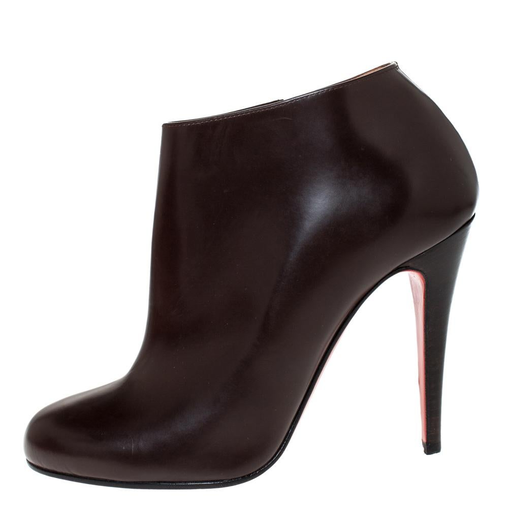 These stylish Christian Louboutin ankle booties are absolute closet essentials. Crafted from quality leather, they come in a lovely shade of brown. They are styled with round toes, side zip closures, 11 cm heels and the signature red soles. They are