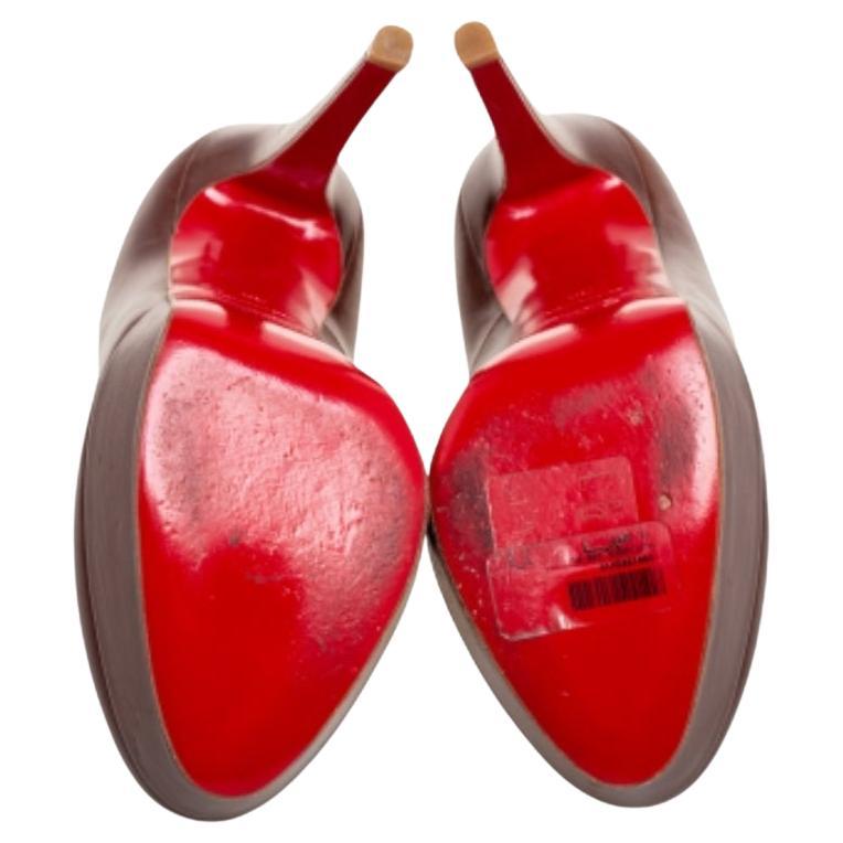 Embrace new styles and trends as you wear these Bianca pumps from the House of Christian Louboutin. They are made from brown leather on the exterior, granting them an exceptionally glamorous look. These pumps show platforms, rounded toes, and pointy