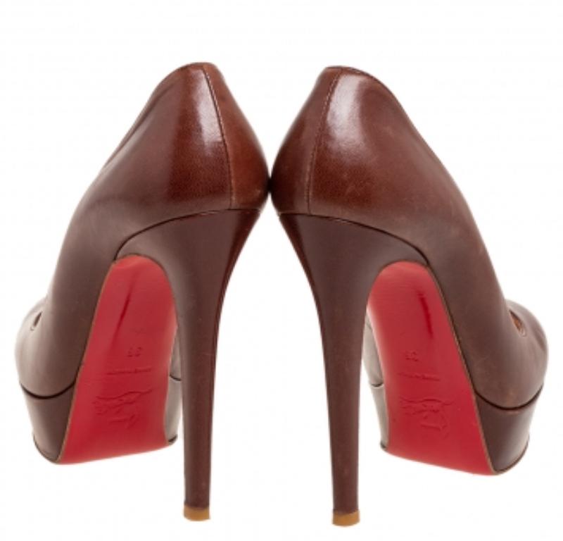 Christian Louboutin Brown Leather Bianca Pumps Size 36 In Good Condition For Sale In Dubai, Al Qouz 2