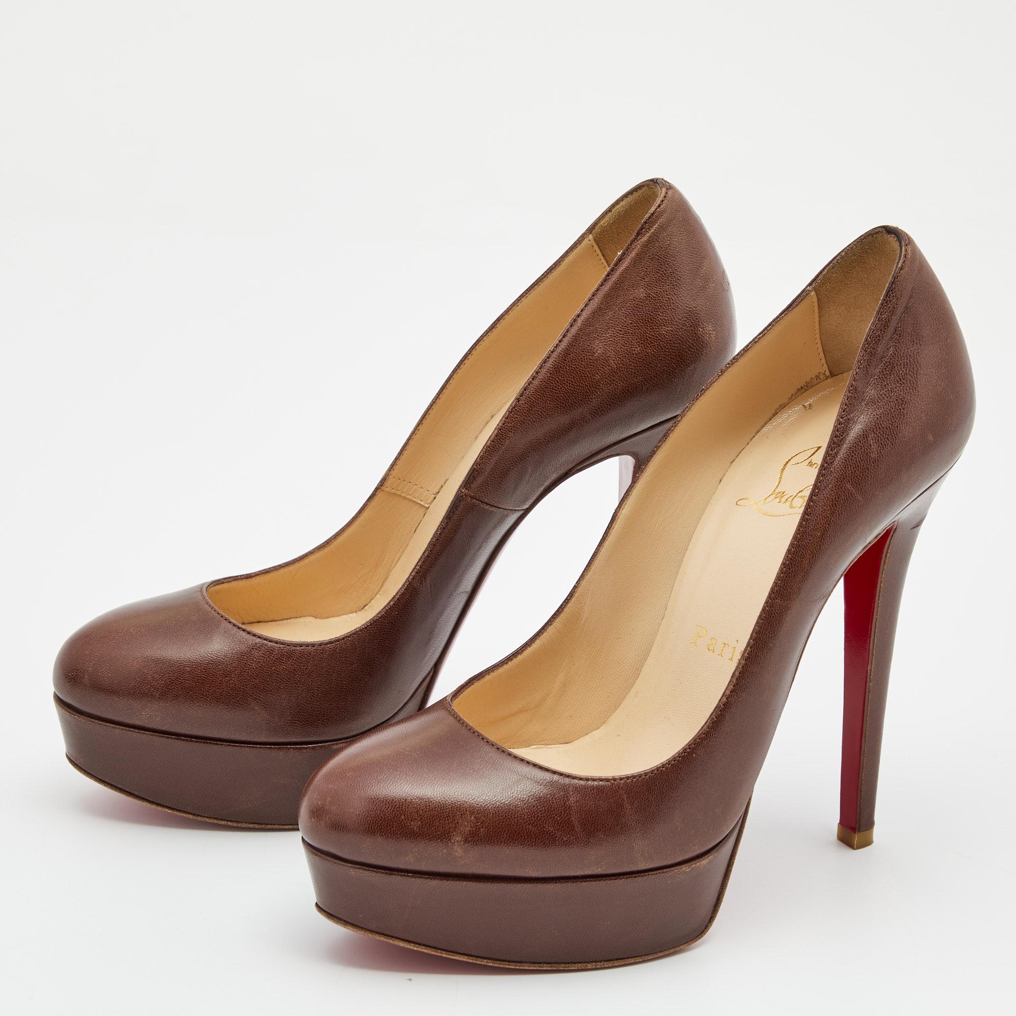 Christian Louboutin Brown Leather Bianca Pumps Size 36 In Good Condition For Sale In Dubai, Al Qouz 2