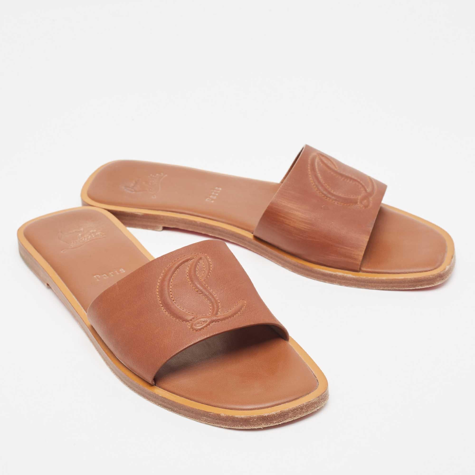 Christian Louboutin Brown Leather Cl Flat Slides Size 39.5 In Good Condition For Sale In Dubai, Al Qouz 2