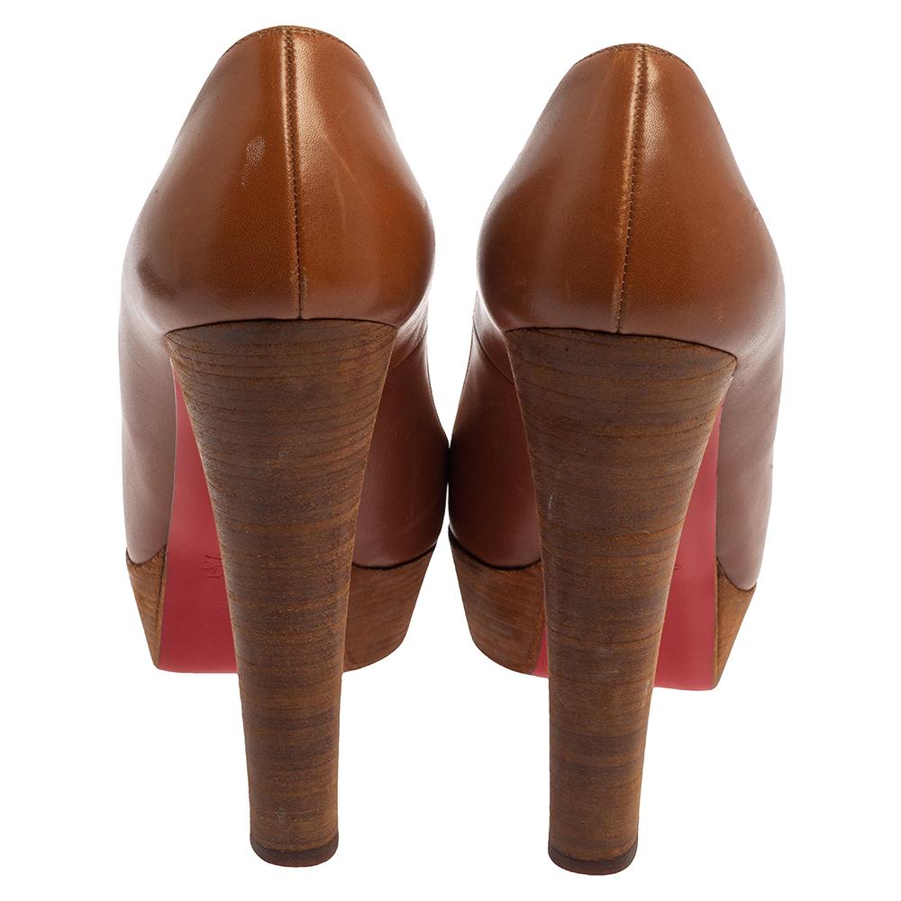 Christian Louboutin Brown Leather Grapi Block Heel Pumps Size 38.5 In Good Condition In Dubai, Al Qouz 2