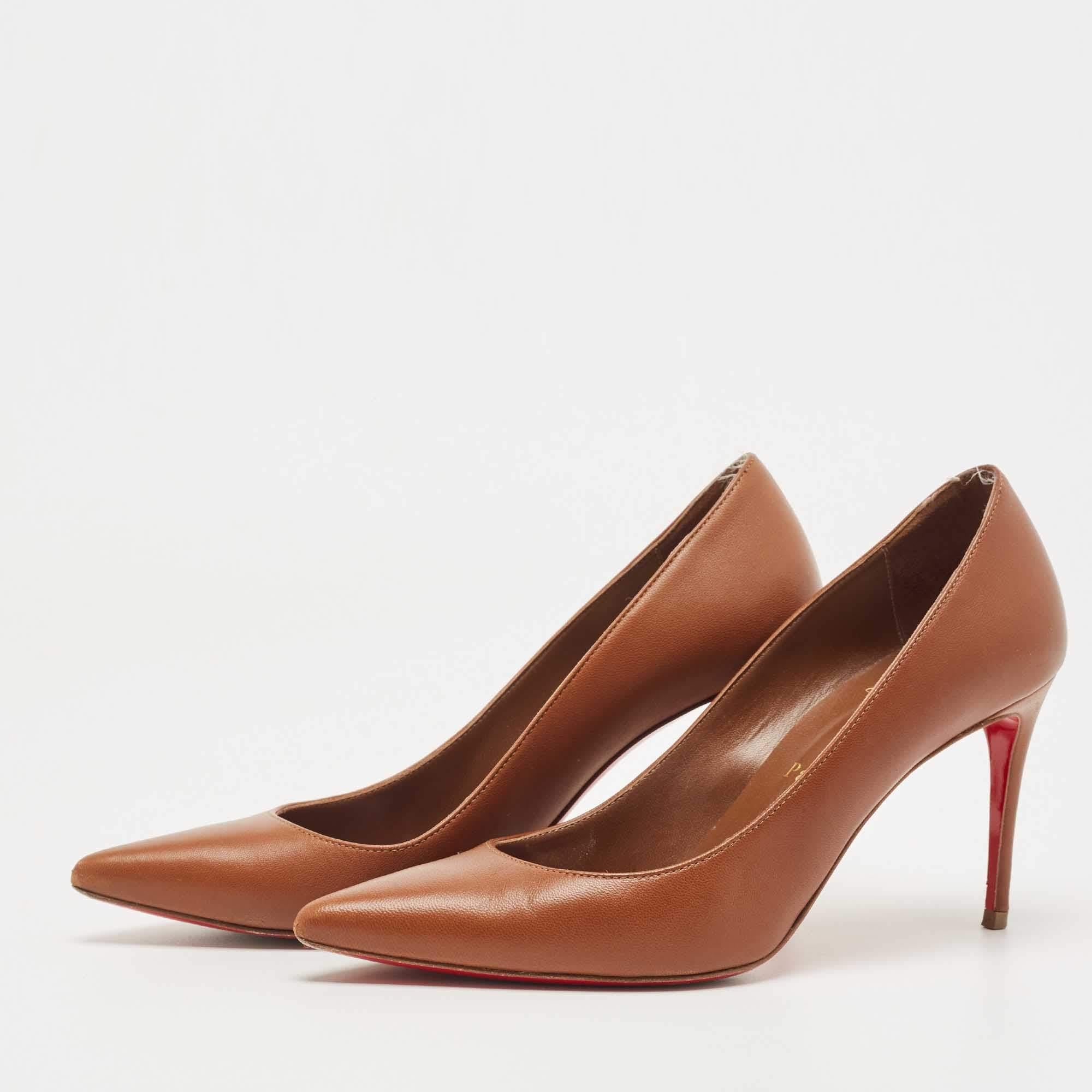 Named after English model Kate Moss, this pair of Christian Louboutin Kate pumps reflects elegance and sophistication in every step. Proving the brand's expertise in the art of stiletto making, it has been diligently crafted from leather on the
