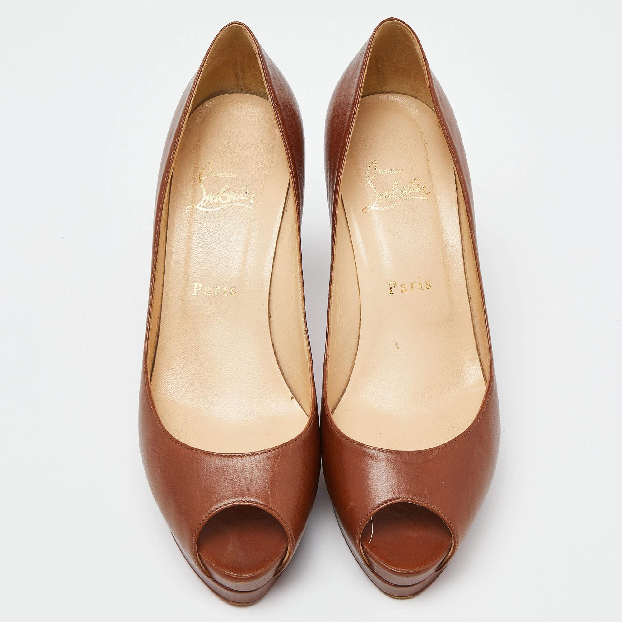 Christian Louboutin Brown Leder Neu Prive Pumps Größe 38.5 (Braun) im Angebot