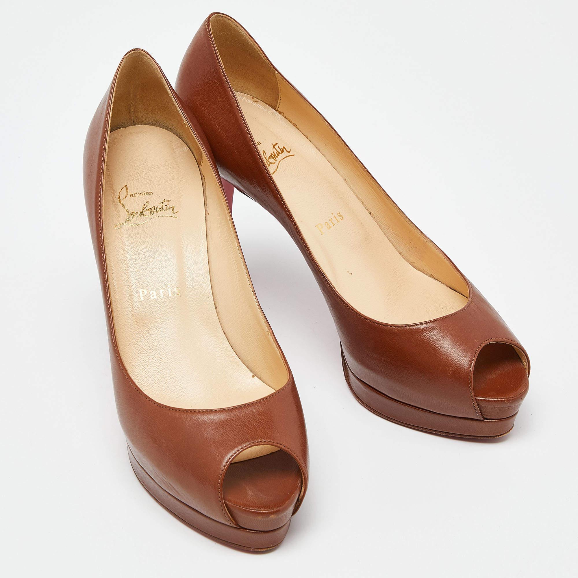 Christian Louboutin Brown Leder Neu Prive Pumps Größe 38.5 im Zustand „Relativ gut“ im Angebot in Dubai, Al Qouz 2