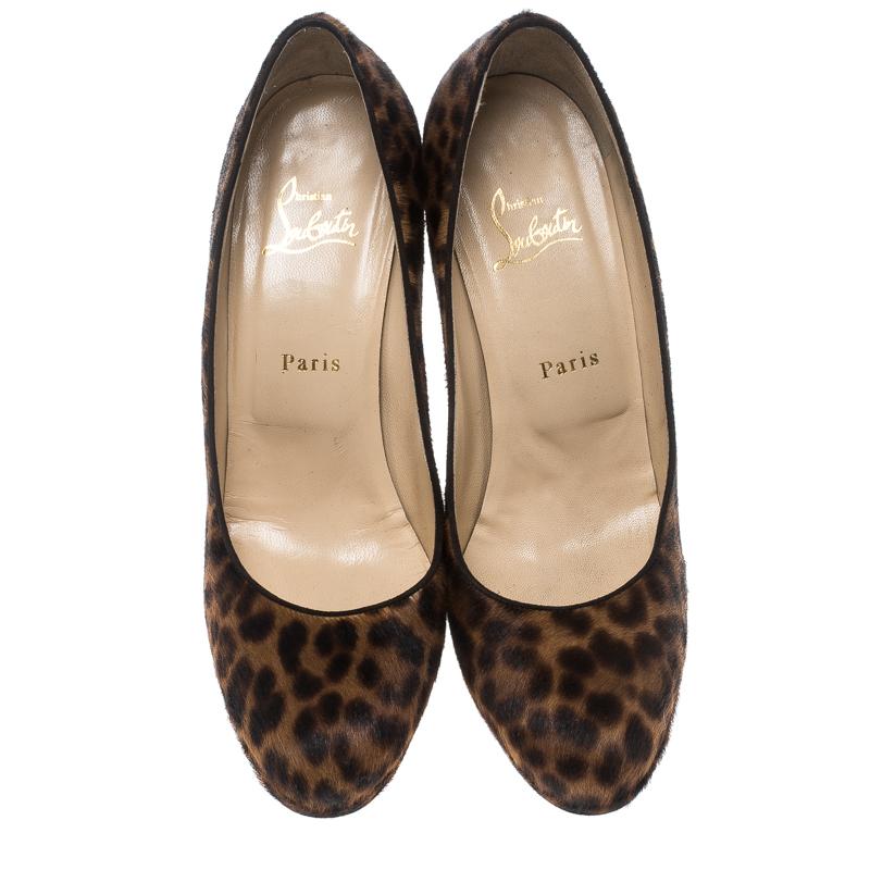 Bold, feisty and very glamorous, these Filo pumps from Christian Louboutin are love at first sight! The brown platform pumps are ingeniously crafted from pony hair and feature an exotic leopard print pattern all over. These towering beauties flaunt