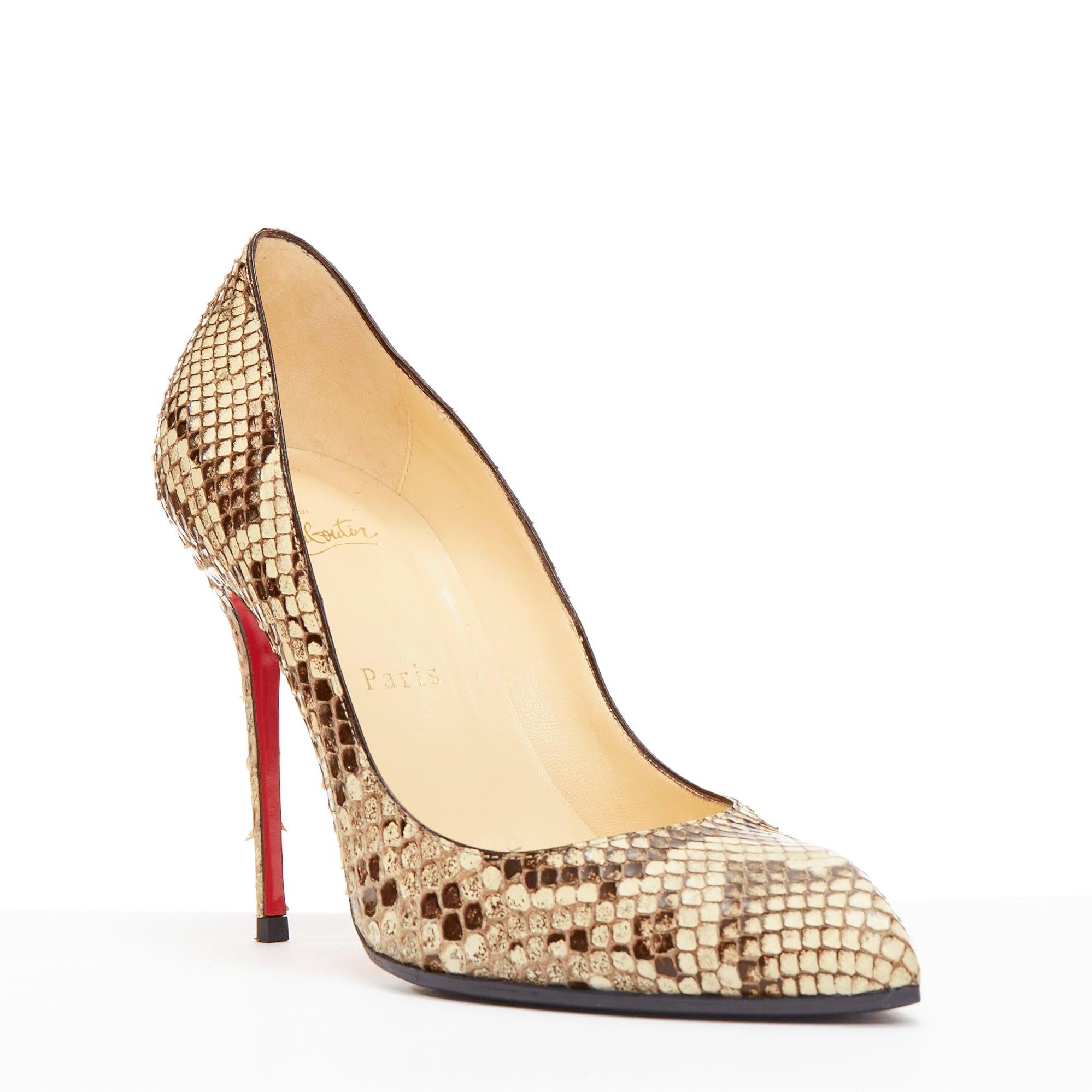 CHRISTIAN LOUBOUTIN brown natural scaled leather point toe stiletto pump EU37
Reference: NKLL/A00112
Brand: Christian Louboutin
Material: Leather
Color: Brown
Pattern: Animal Print
Lining: Brown Leather
Made in: Italy

CONDITION:
Condition: