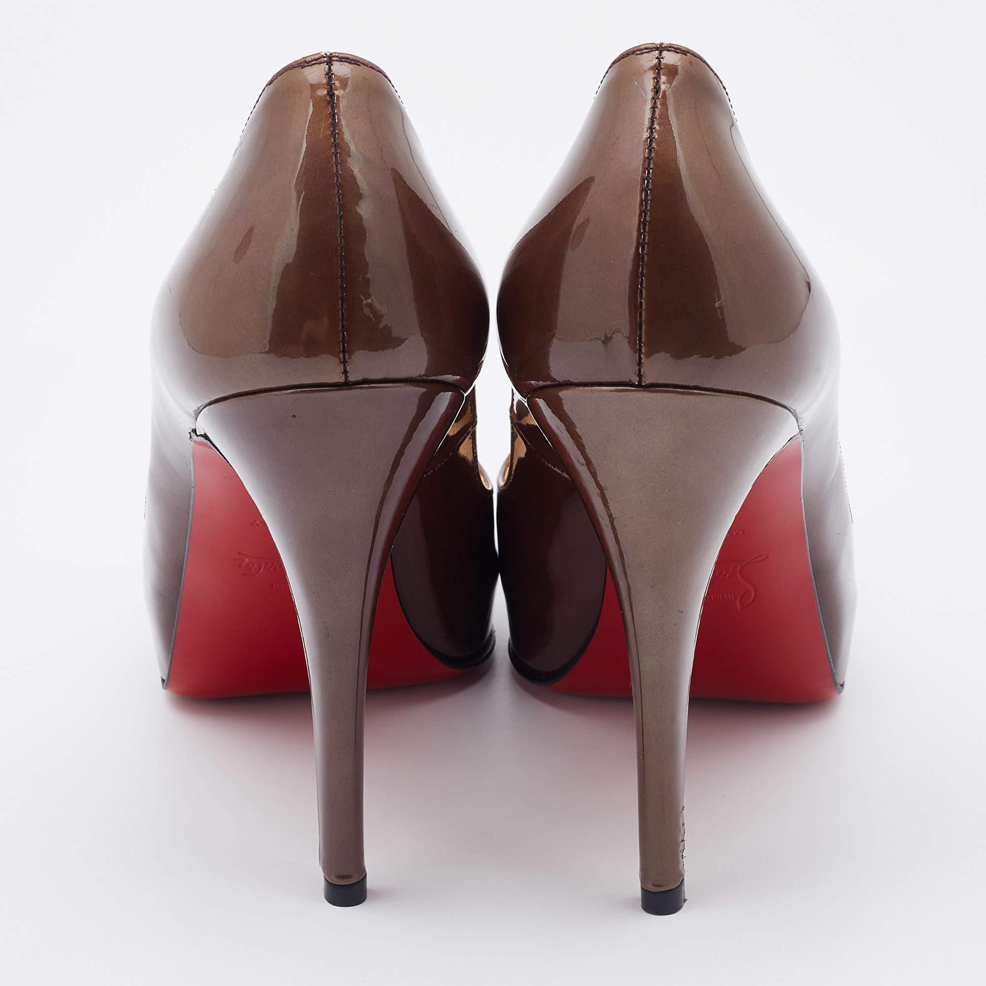 Christian Louboutin Brown Patent Leather New Very Prive Pumps Size 38.5 In Good Condition For Sale In Dubai, Al Qouz 2