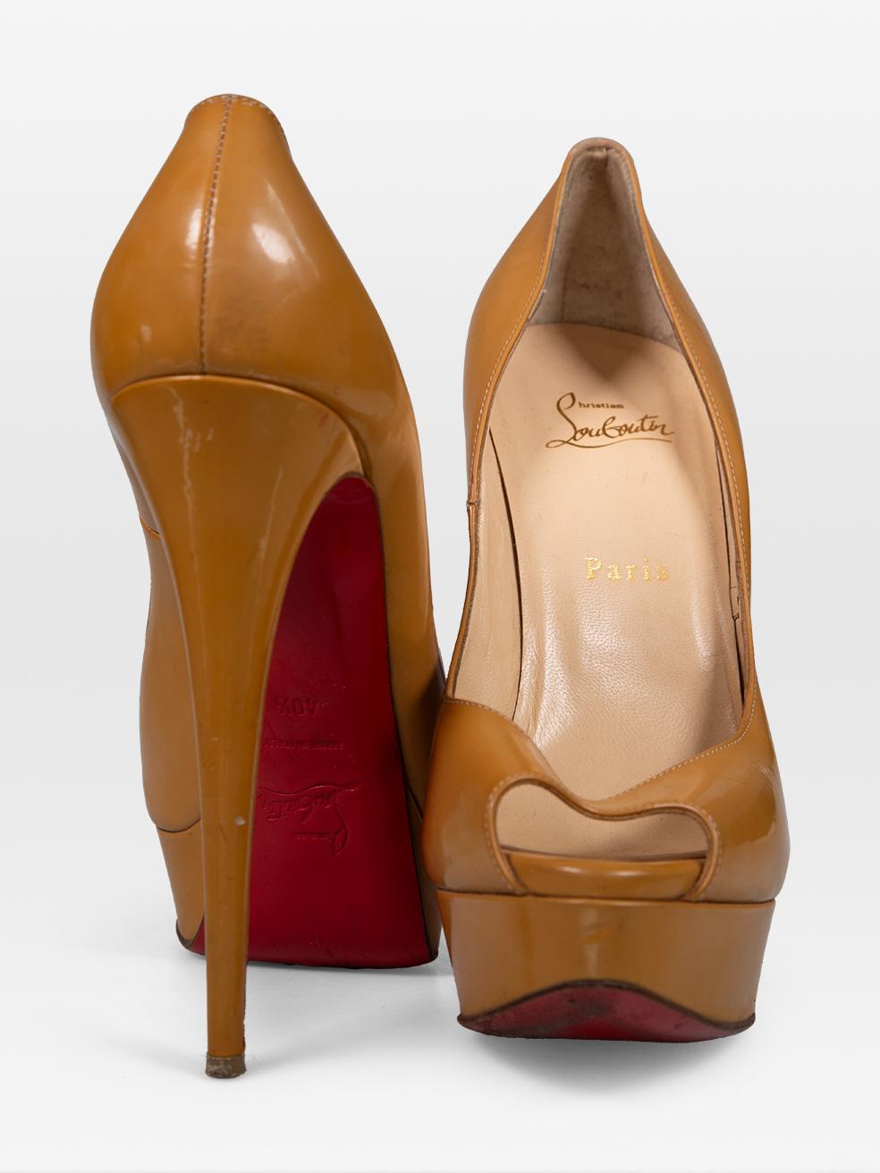 Marron Christian Louboutin Brown Peep Toe Platform Heels Size IT 40.5 en vente
