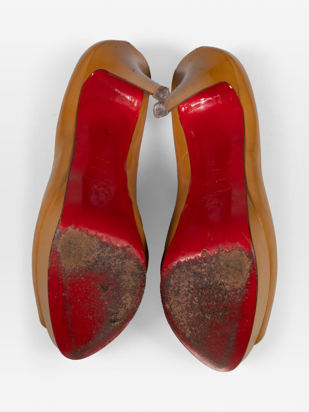 Christian Louboutin Brown Peep Toe Platform Heels Size IT 40.5 Excellent état - En vente à London, GB