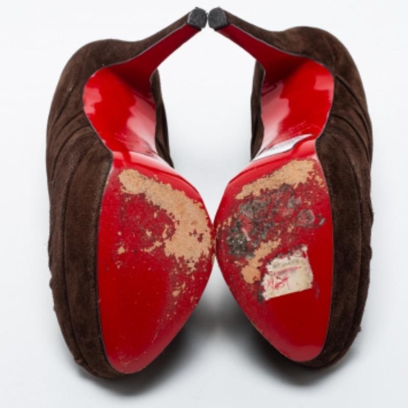 Christian Louboutin - Bottines à plateforme en daim plissé - Brown - Taille 35.5 Bon état - En vente à Dubai, Al Qouz 2