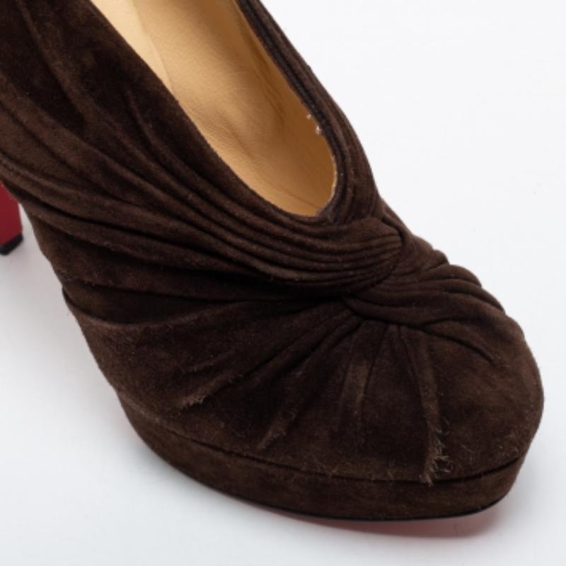 Christian Louboutin - Bottines à plateforme en daim plissé - Brown - Taille 35.5 en vente 2