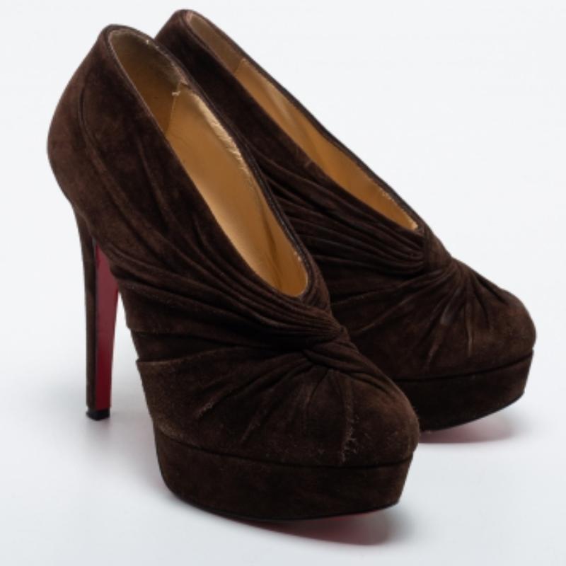 Christian Louboutin - Bottines à plateforme en daim plissé - Brown - Taille 35.5 en vente 3
