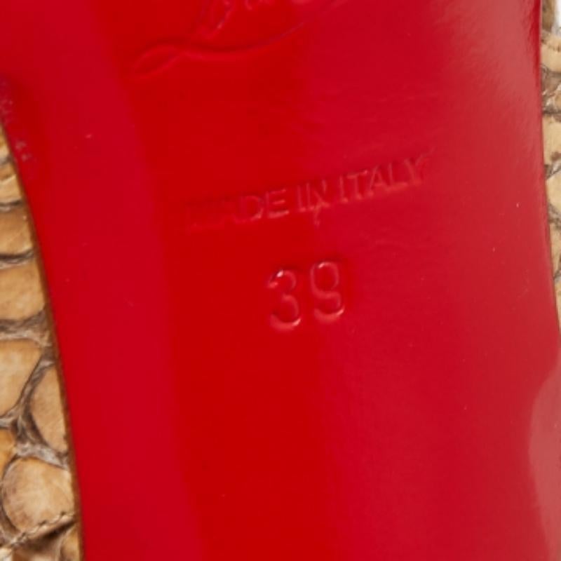 Estas sandalias enmarcarán sus pies de forma elegante. Fabricados con materiales de calidad, presentan un diseño elegante y unas plantillas cómodas.
