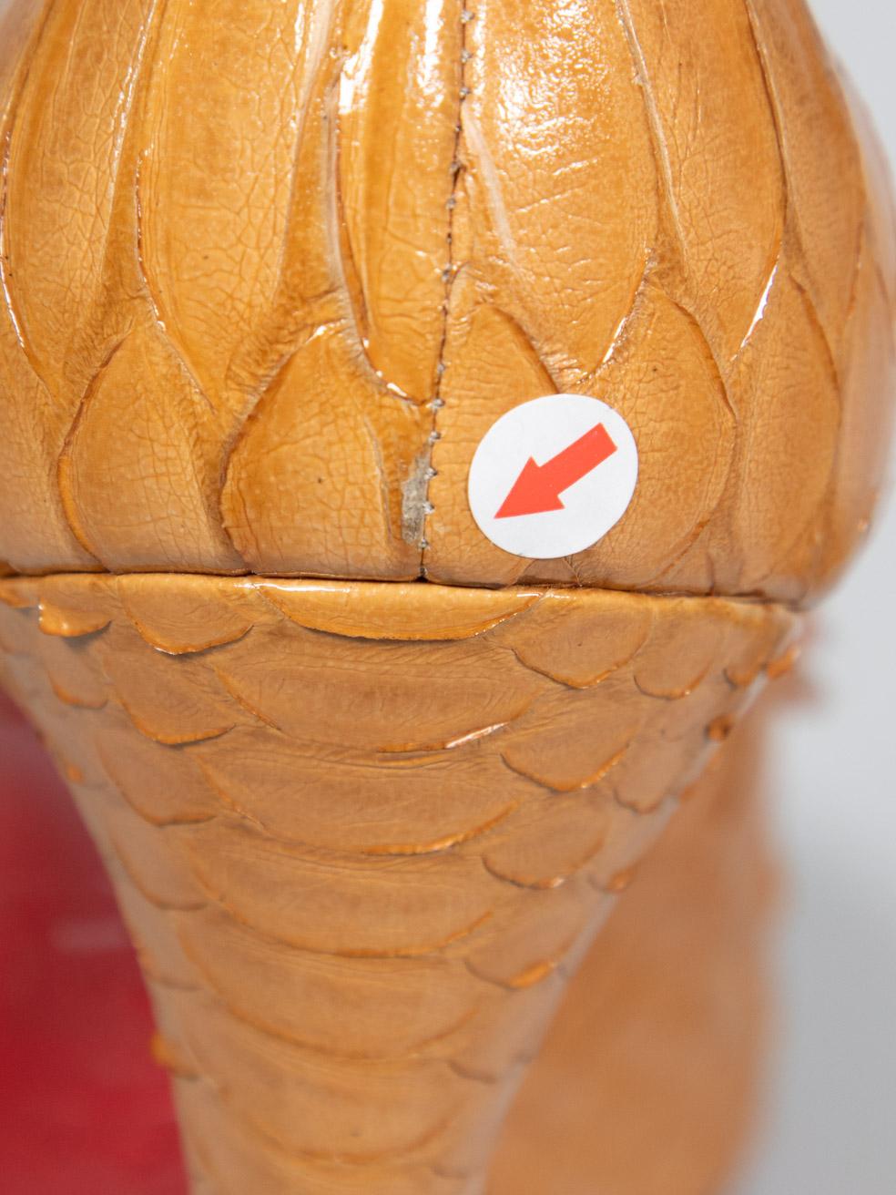 Christian Louboutin Brown Python Pumps Größe IT 38 im Angebot 5