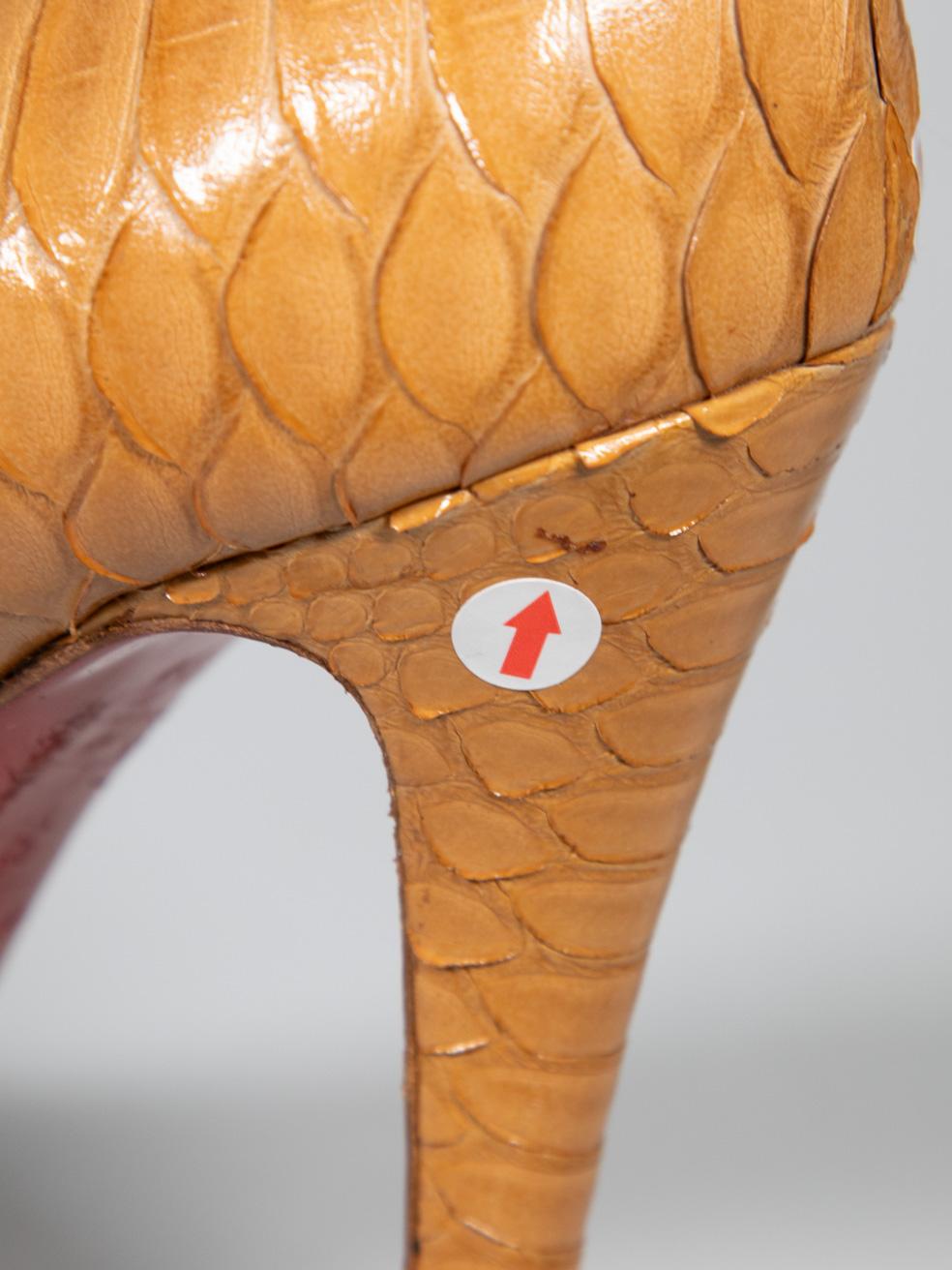 Christian Louboutin Brown Python Pumps Größe IT 38 im Angebot 4
