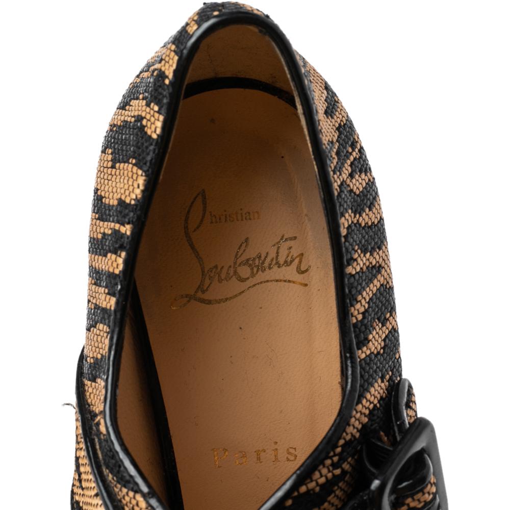 Christian Louboutin Brown Raffia Tiger Melides Wedge Sandals Size 38.5 In Good Condition For Sale In Dubai, Al Qouz 2