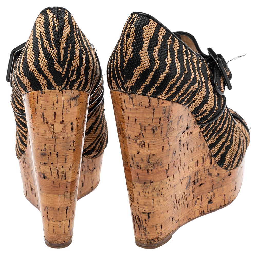 Women's Christian Louboutin Brown Raffia Tiger Melides Wedge Sandals Size 38.5 For Sale