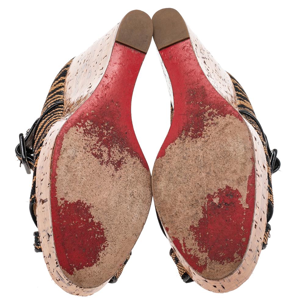 Christian Louboutin Brown Raffia Tiger Melides Wedge Sandals Size 38.5 For Sale 1