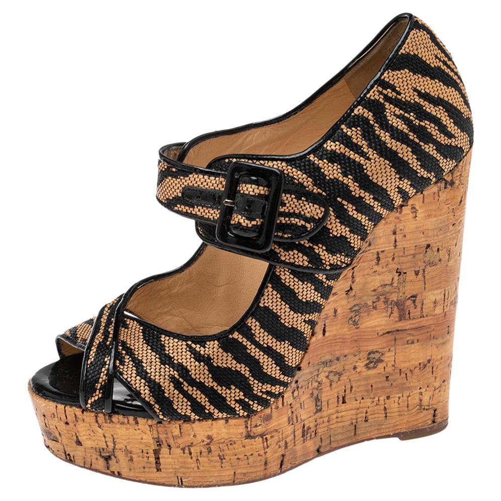 Christian Louboutin Brown Raffia Tiger Melides Wedge Sandals Size 38.5 For Sale
