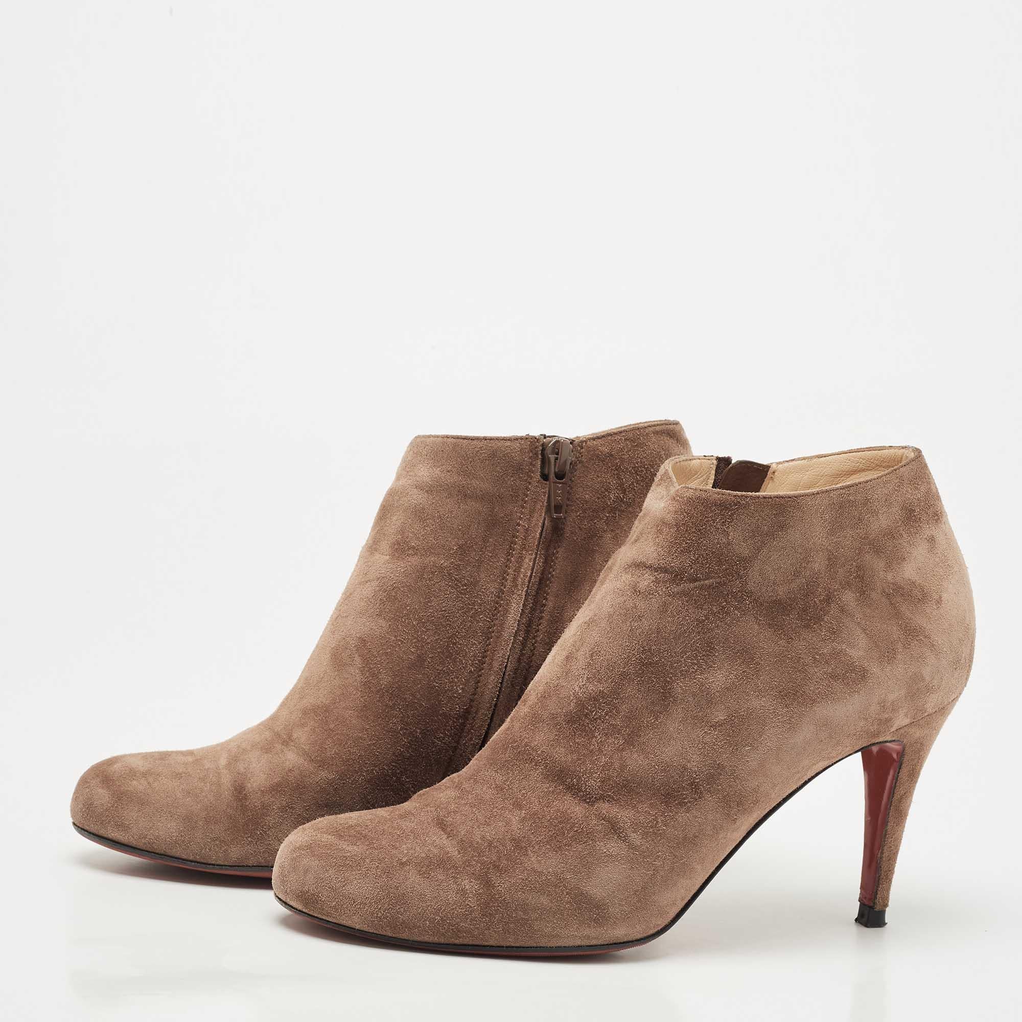 Enjoy the most fashionable days with these stylish booties. Modern in design and craftsmanship, they are fashioned to keep you comfortable and chic!

