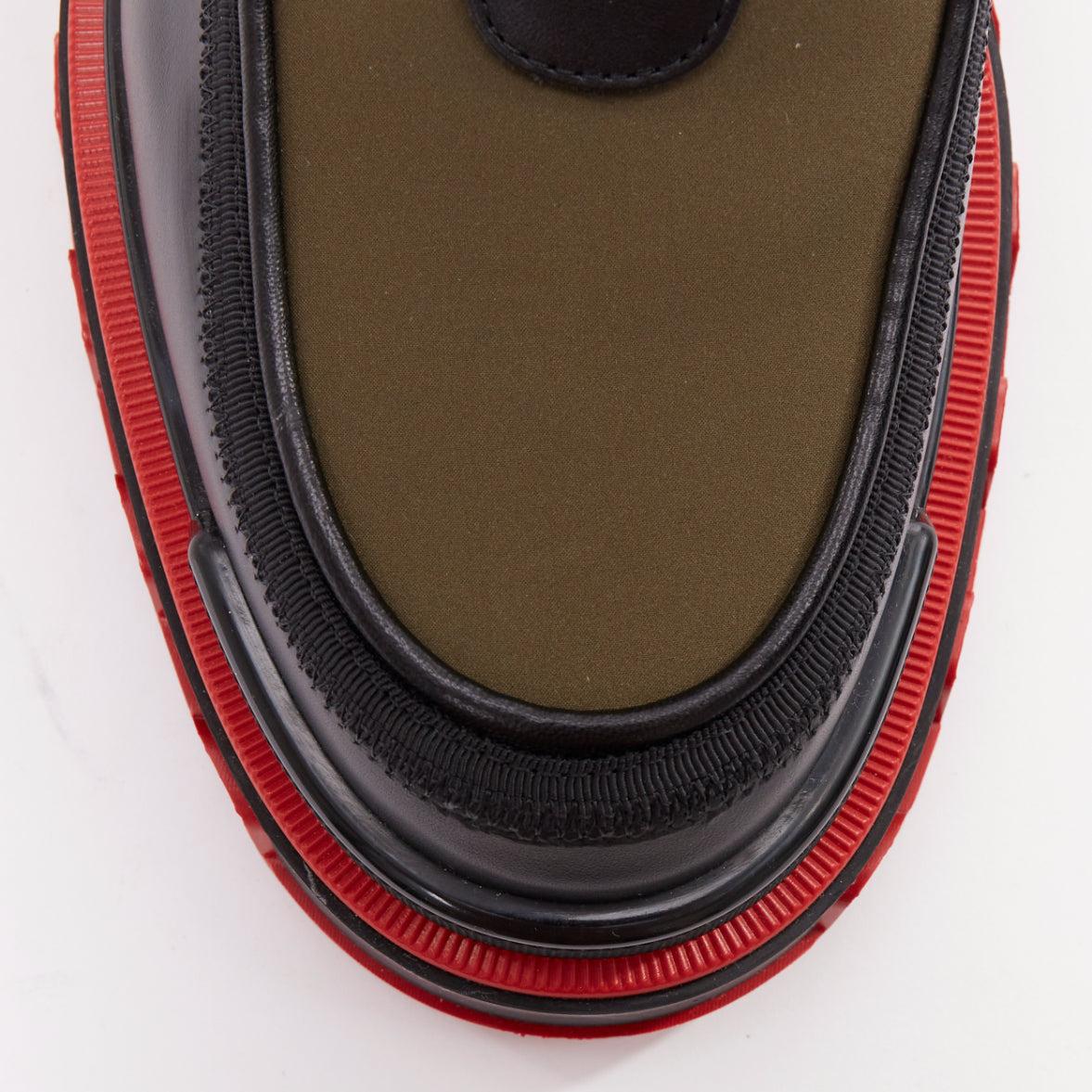 CHRISTIAN LOUBOUTIN Botín con hebilla Dune de piel de nailon verde con suela estriada EU44 en venta 1