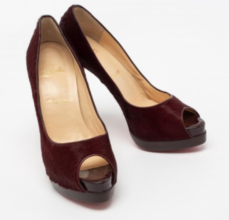 Women's Christian Louboutin Burgundy Calf Hair Altadama Astrakhan Peep Toe Pumps Size 41 For Sale