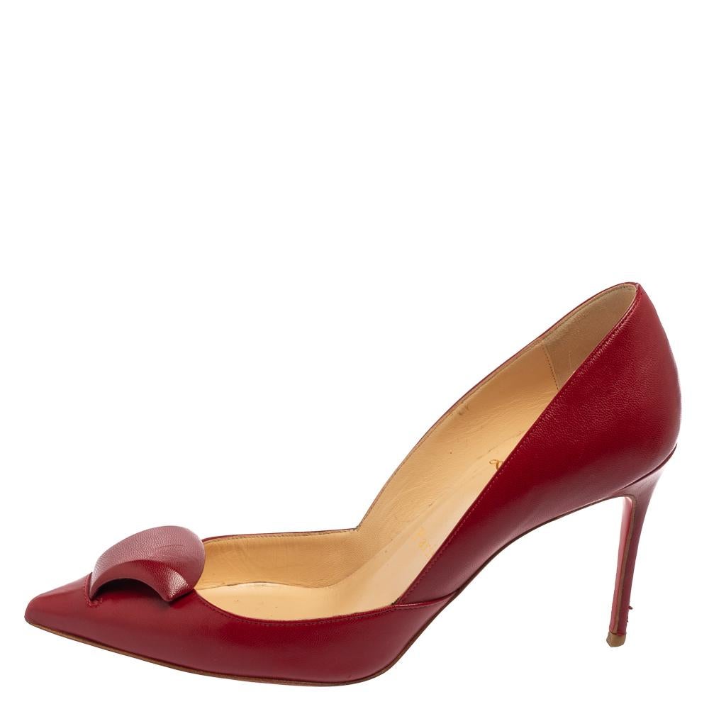 A feminine flair and a sophisticated appeal characterize these stunning Christian Louboutin pumps. Crafted using quality materials, they will add an opulent charm to your look and complement many looks that you would want to create.

