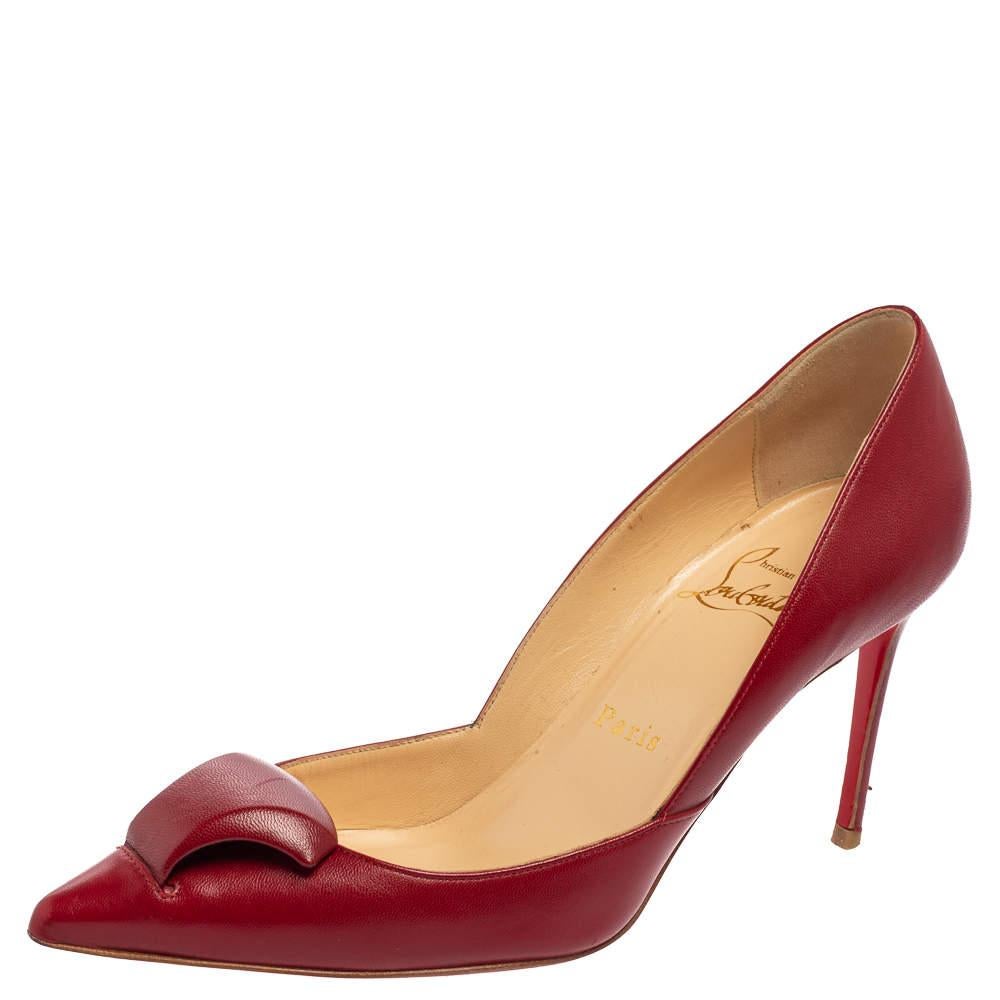 A feminine flair and a sophisticated appeal characterize these stunning Christian Louboutin pumps. Crafted using quality materials, they will add an opulent charm to your look and complement many looks that you would want to create.

