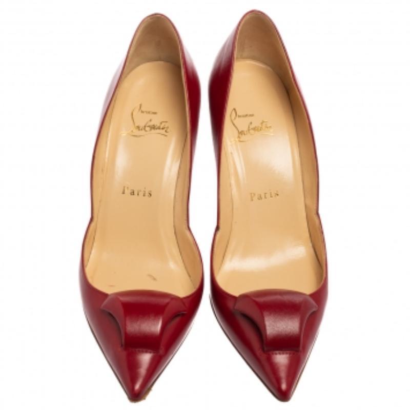 Christian Louboutin Burgundy Leather Pointed-Toe Pumps Size 36.5 In Good Condition For Sale In Dubai, Al Qouz 2