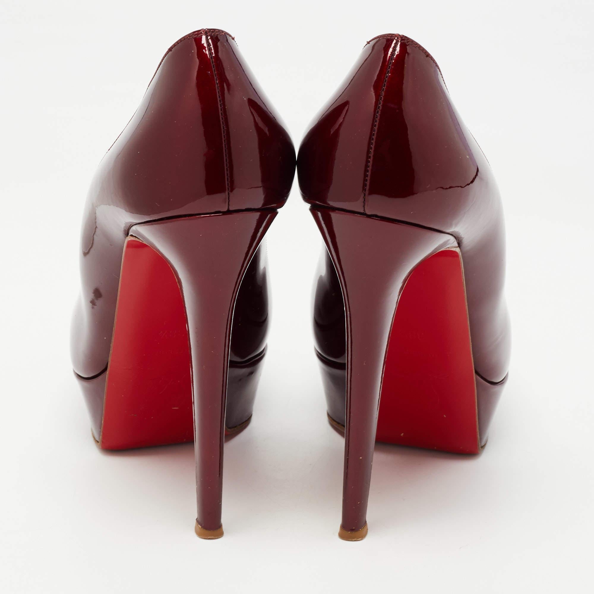 
Every flawless design of Christian Louboutin, like this pair of Bianca pumps, is the epitome of feminine style. Crafted from patent leather, its upper is balanced on 13cm heels and platforms. The signature red-lacquered sole of these shoes marks