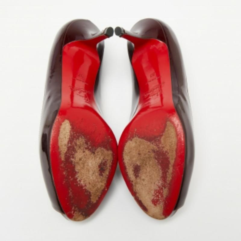 Christian Louboutin Bombas con punta Matar Claude de charol burdeos Talla 37 en venta 3