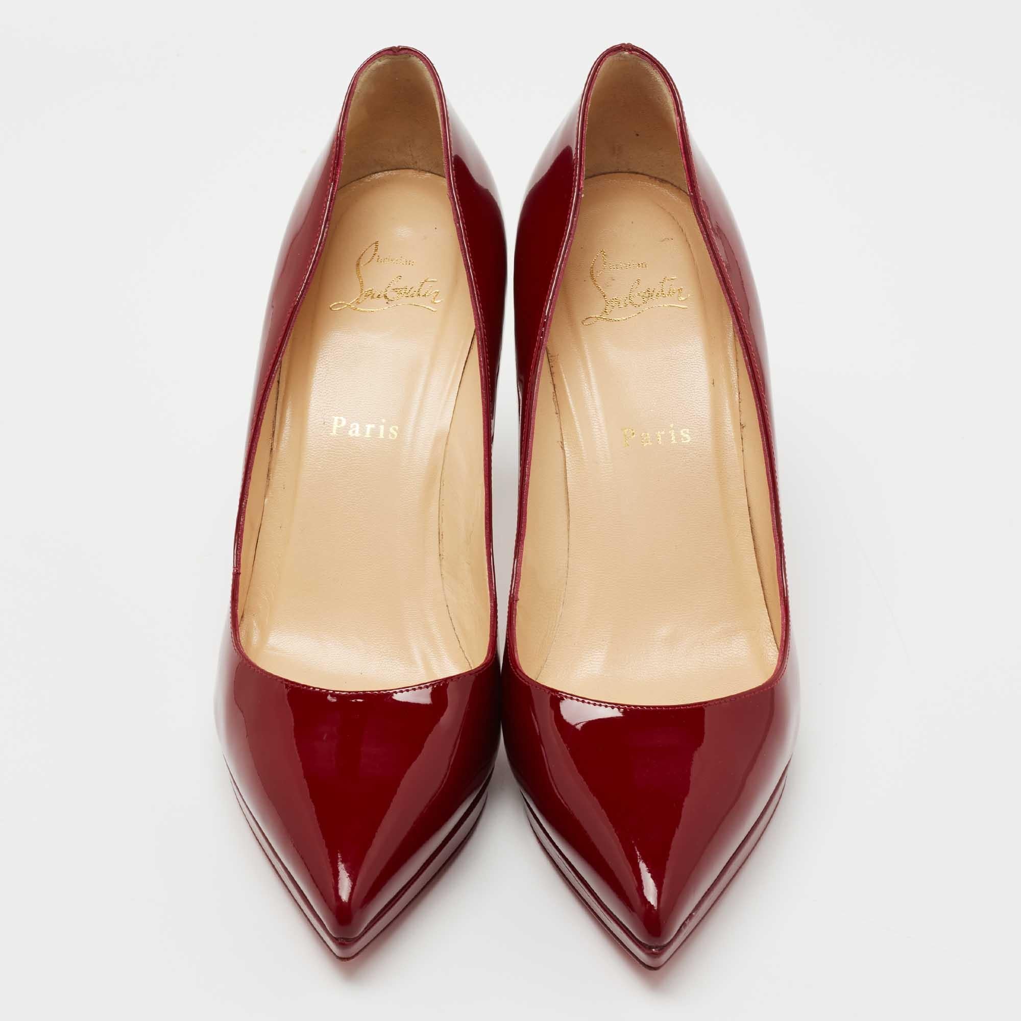 The classic pointed toes and signature red-lacquered sole characterize this pair of Christian Louboutin pumps. Crafted from patent leather, it has been styled with nicely cut vamps and platforms. The 10cm heels of these shoes signifies the brand's