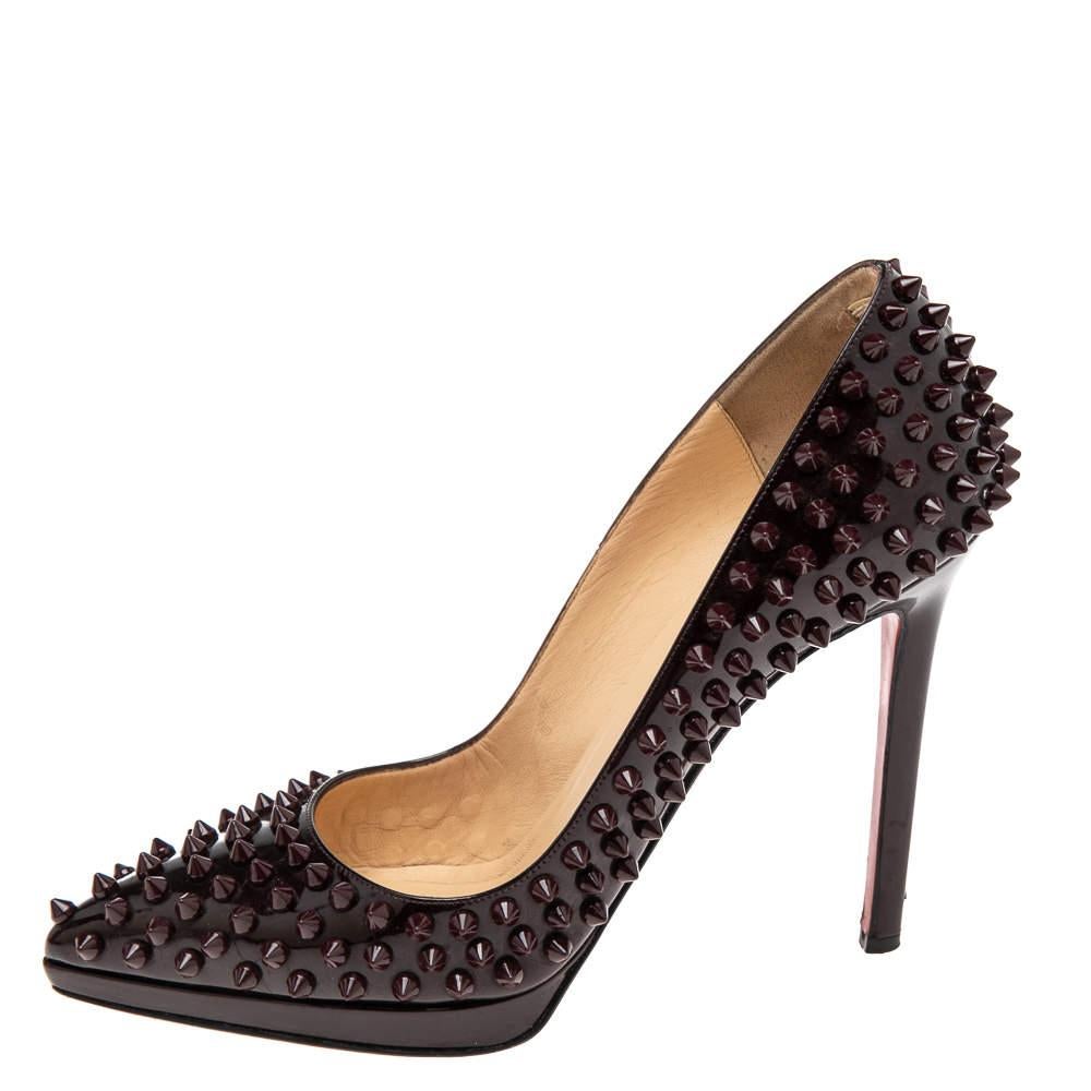 These Christian Louboutins Pigalle Plato pumps are bold and edgy. Designed in patent leather, they feature spike detailing all over. They come with sleek heels balanced and low platforms. The red-lacquered sole makes them an instantly recognizable