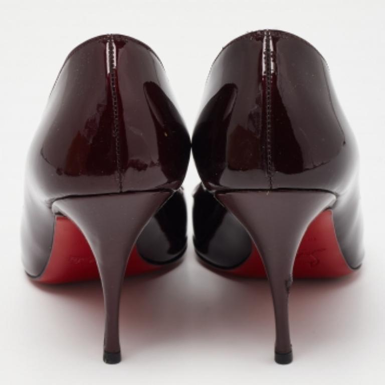 Christian Louboutin Bombas Pigalle en punta de charol burdeos talla 36 en venta 2