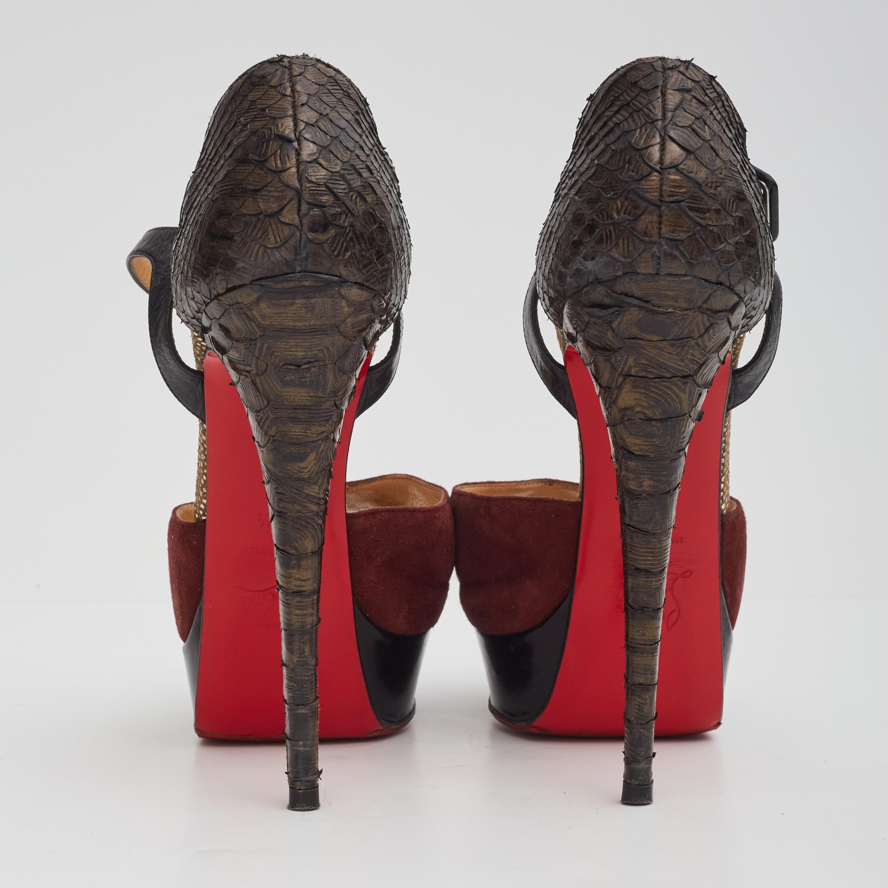 Christian Louboutin Burgundy Suede Snake Skin Peep Toe Platform Heel (US 8.5) In Good Condition For Sale In Montreal, Quebec