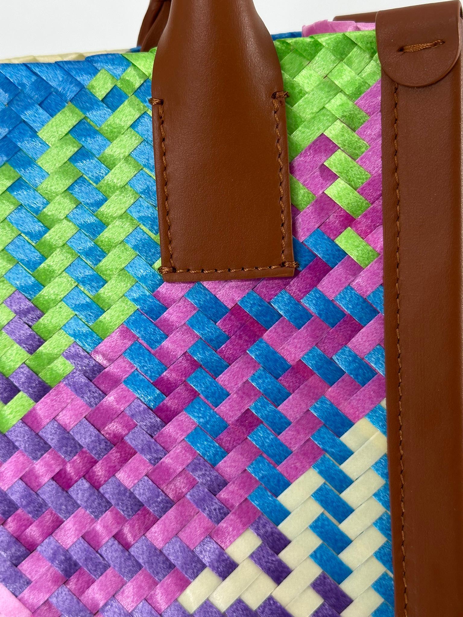 Christian Louboutin By My Side Mehrfarbige gewebte Cross Body Mini Leder Tasche im Angebot 2