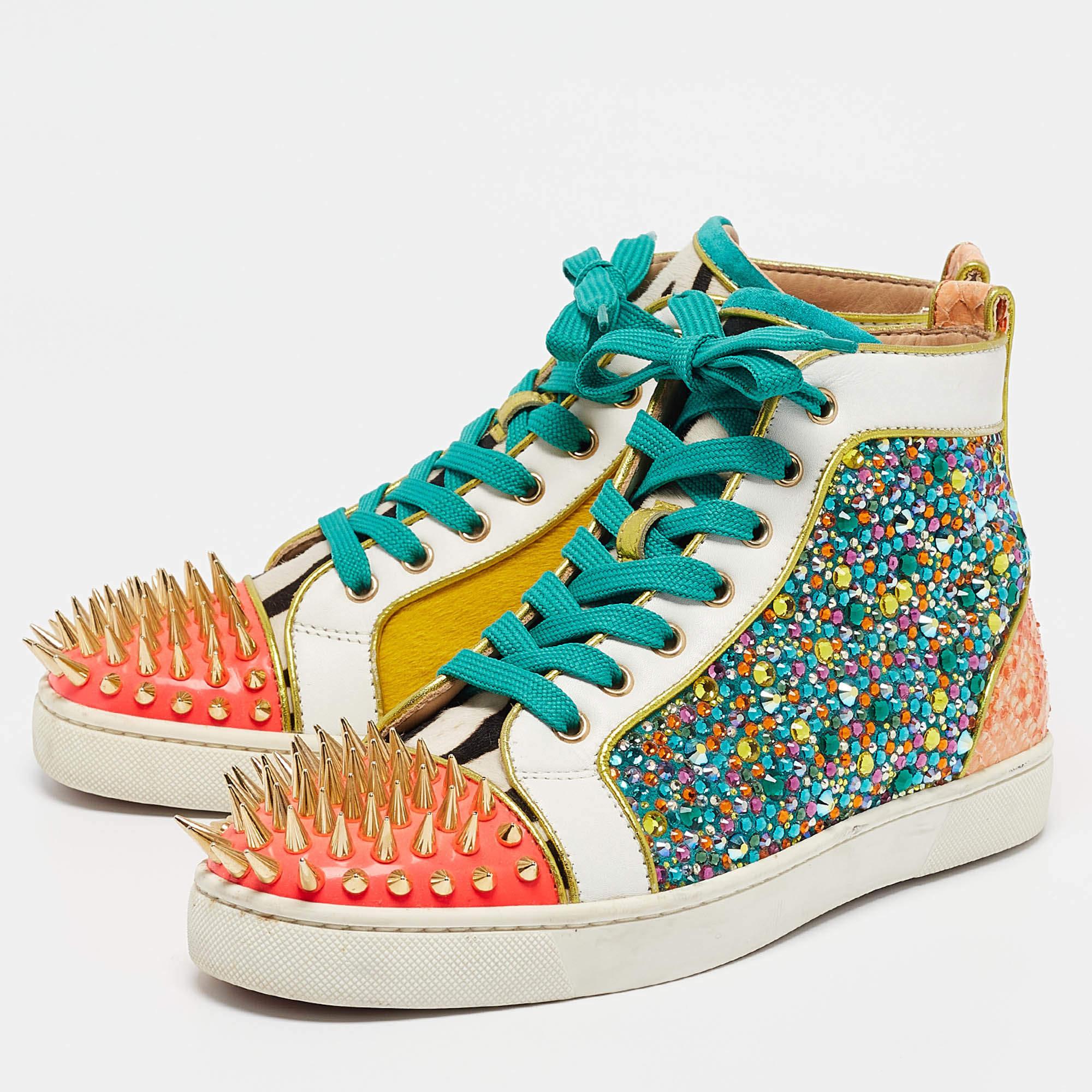 Add a statement appeal to your outfit with these sneakers. Made from premium materials they feature lace up vamps and relaxing footbeds. The durable sole of this pair aims to provide you with everyday ease.