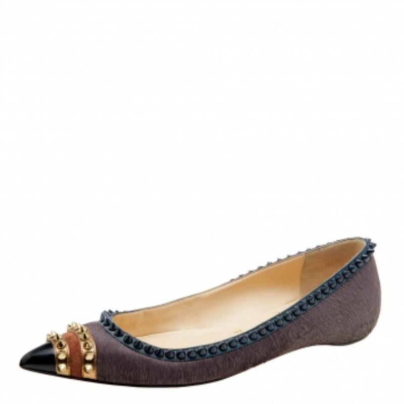 Christian Louboutin Calf Hair & Suede Spiked Malabar Hill Ballet Flats Size 38 In Good Condition For Sale In Dubai, Al Qouz 2