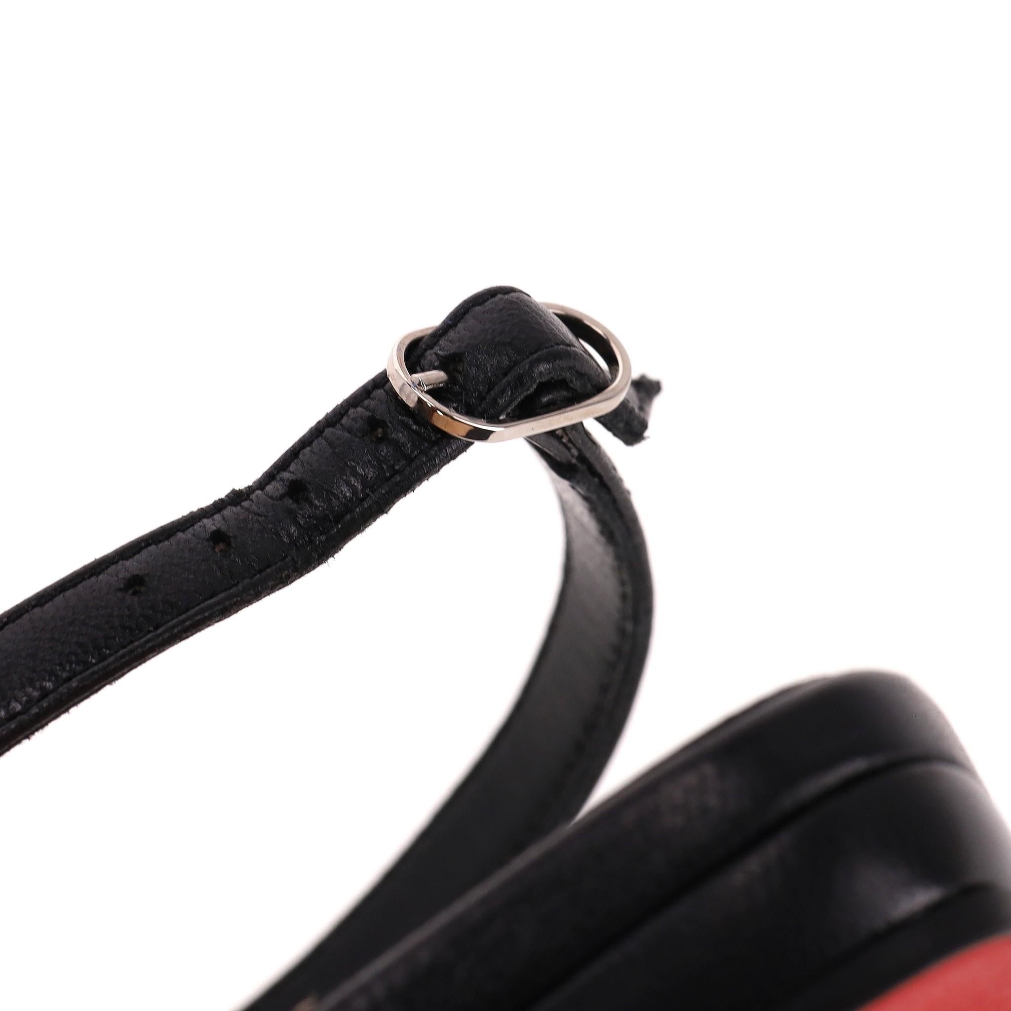 Christian Louboutin Galerietta-Sandalen aus Kalbsleder mit Nieten im Angebot 4